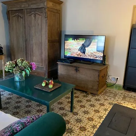Au Chez Cecile Bed & Breakfast *